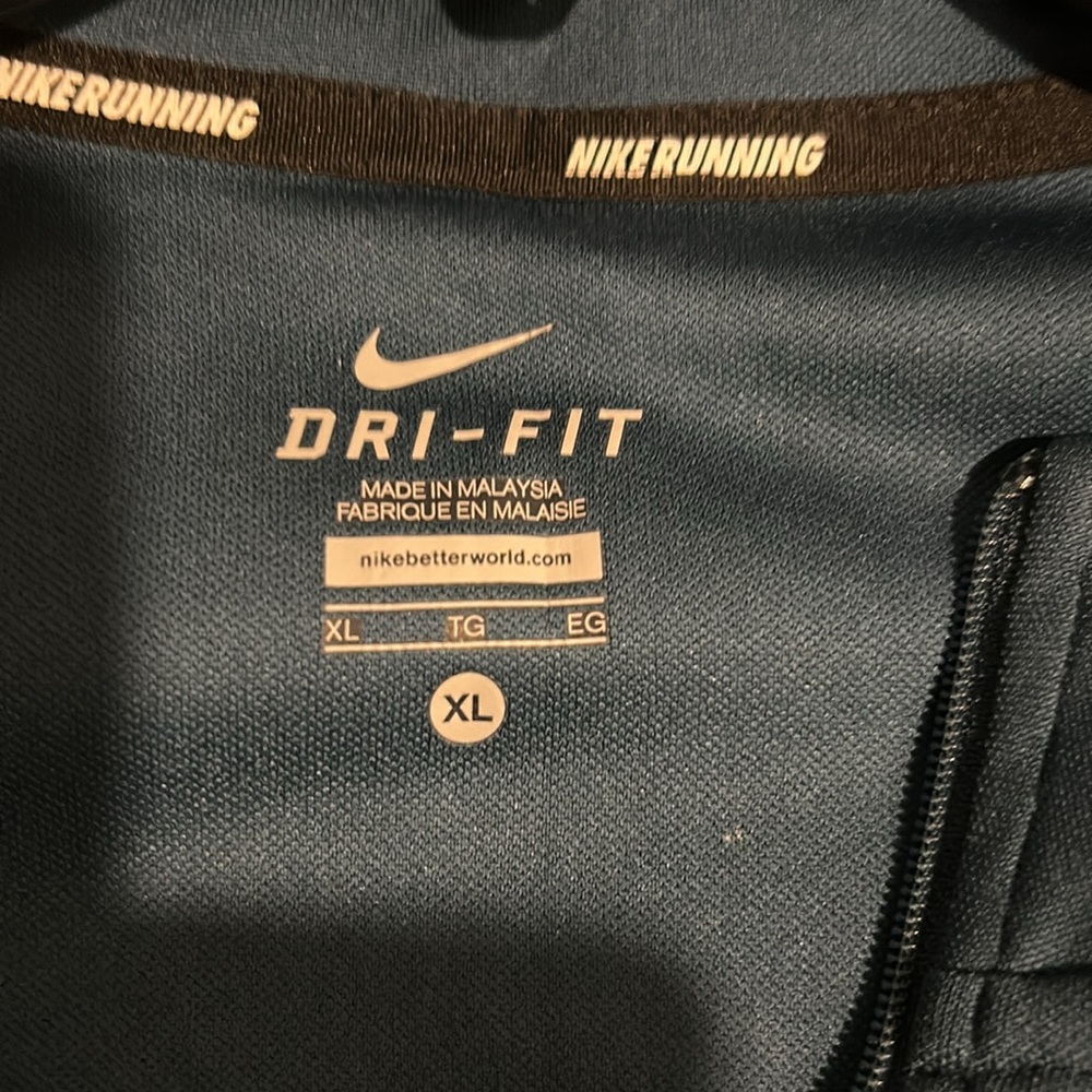 Nike - Picture 2 of 2